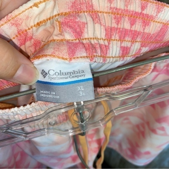 Columbia Women Bogata Bay Stretch Printed Hiking Shorts, Peach Blossom/Distant - Picture 5 of 6